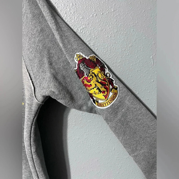 NWOT Universal Studios Harry Potter GRYFFINDOR Stitched Letter Sweatshirt Sz MED - Picture 4 of 8